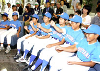 Boys in Toyoyama, Aichi Prefecture, cheer for Ichiro